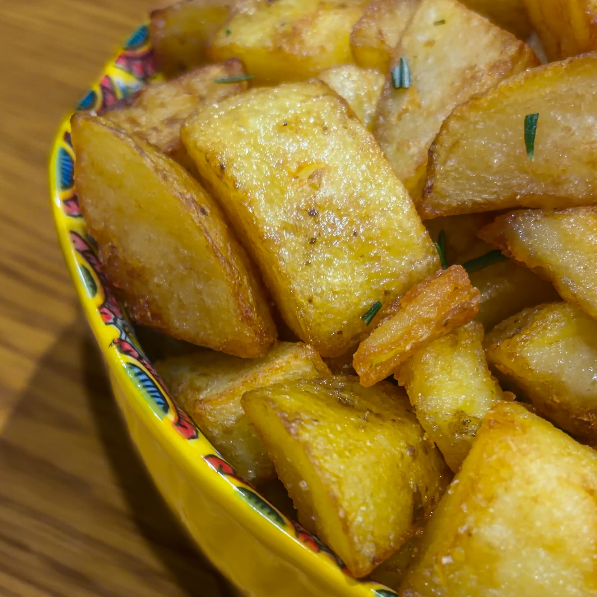 Crispy roast potatoes with rosemary